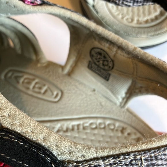 Keen waterproof hiking river sandals shoes pink gray black - Picture 3 of 6